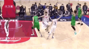 付豪38 12（生涯最强一战！付豪狂轰38+12打爆广东内线，3人被驱逐太惨烈）