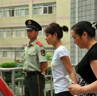 回顾邓玉娇刺死寻欢官员案，是防卫过当还是故意伤人？