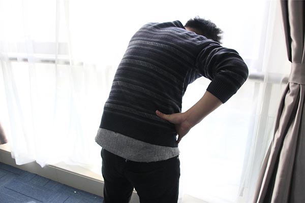 体内有癌，腰背可知？腰背的2点不适，不要轻易放过，做个筛查