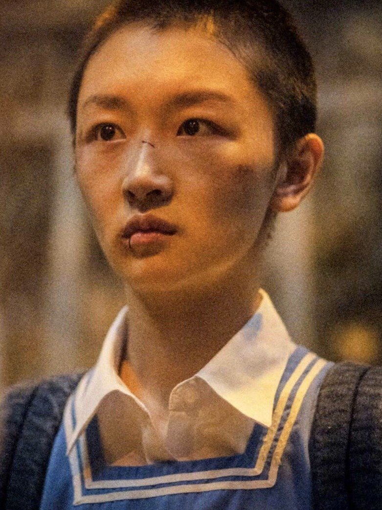 "绯闻缠身"周冬雨:一部戏片酬高达上亿,与曾志伟关系成谜