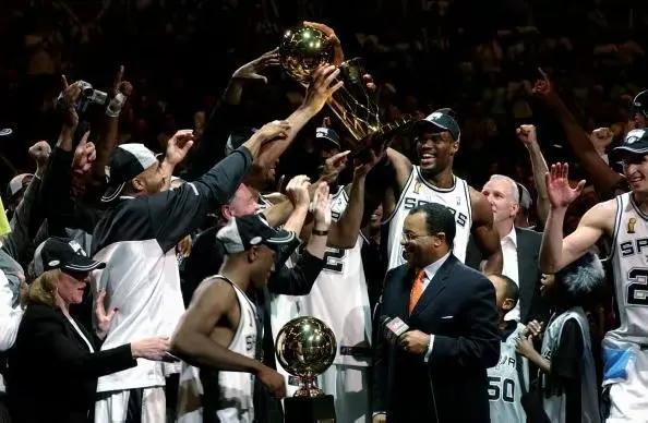 近20年NBA历届总冠军一览，热火、湖人平分秋色，勇士独占鳌头