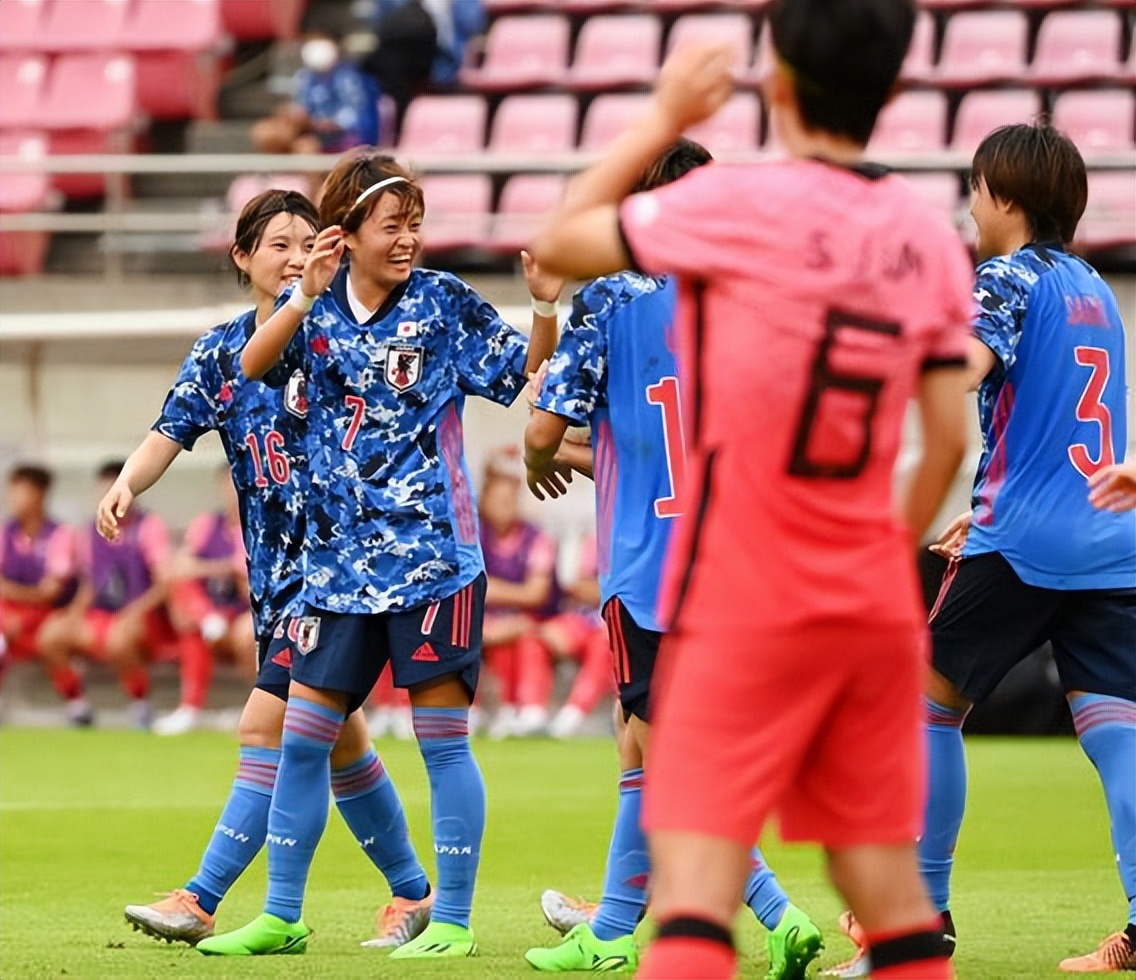 韩国女足世界排名(1-2！韩国队倒下，2次失误送礼，创造7年耻辱，中国女足渔翁得利)