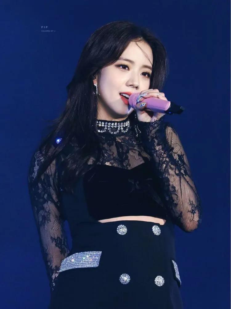 black pink金智秀jisoo舞台风造型