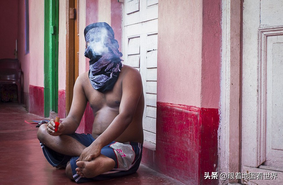 在印度性工作既不是非法，也不是合法，三哥警察为何对女性施暴？