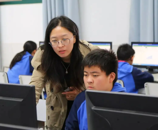 “民转公”基本敲定，民办教师的出路在哪里？这3个方向很不错