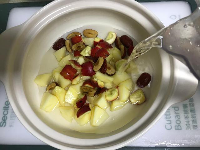 图片[6]-【苹果山楂汤】做法步骤图 减肥、美容都有效-起舞食谱网