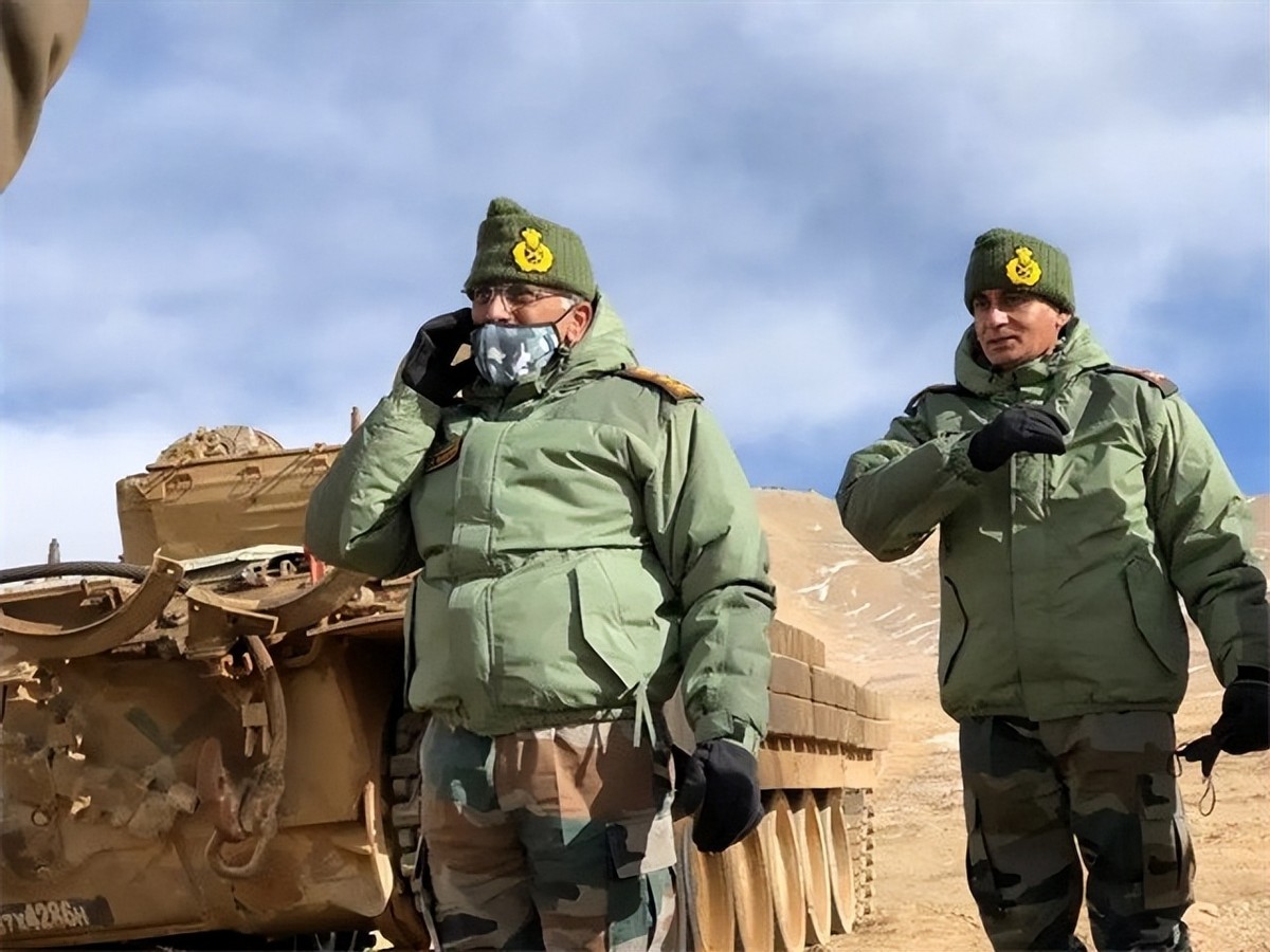 印度陆军司令：出身婆罗门家庭，父亲是空军军官，妻子管军属福利