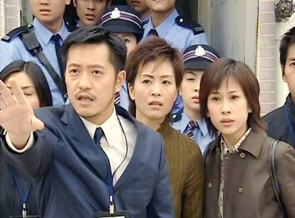 TVB两大甜妹命运各异，唐宁离婚带两娃苦求工作，文颂娴却很幸福