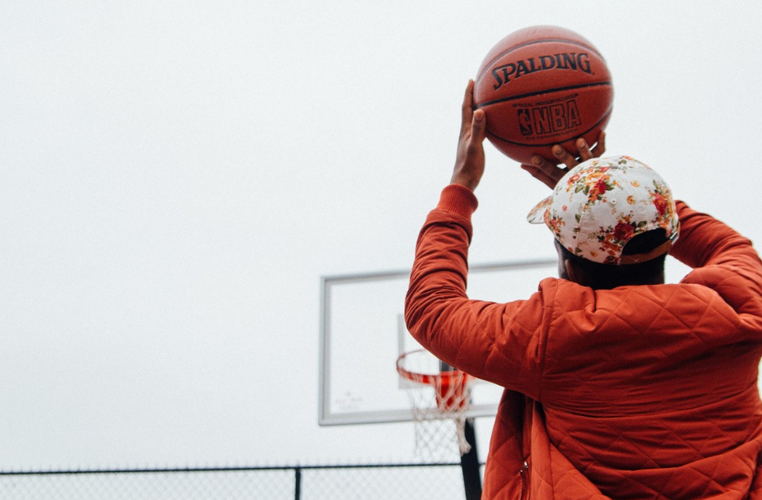 nba和科比打球的小说有哪些(5本在赛场打球的小说，那是我们大汗淋漓热血沸腾不停拼搏的青春)