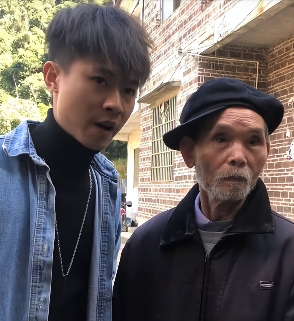 最大的网红许华升爷爷,因新冠倒下,加急亲自驾车回家看望