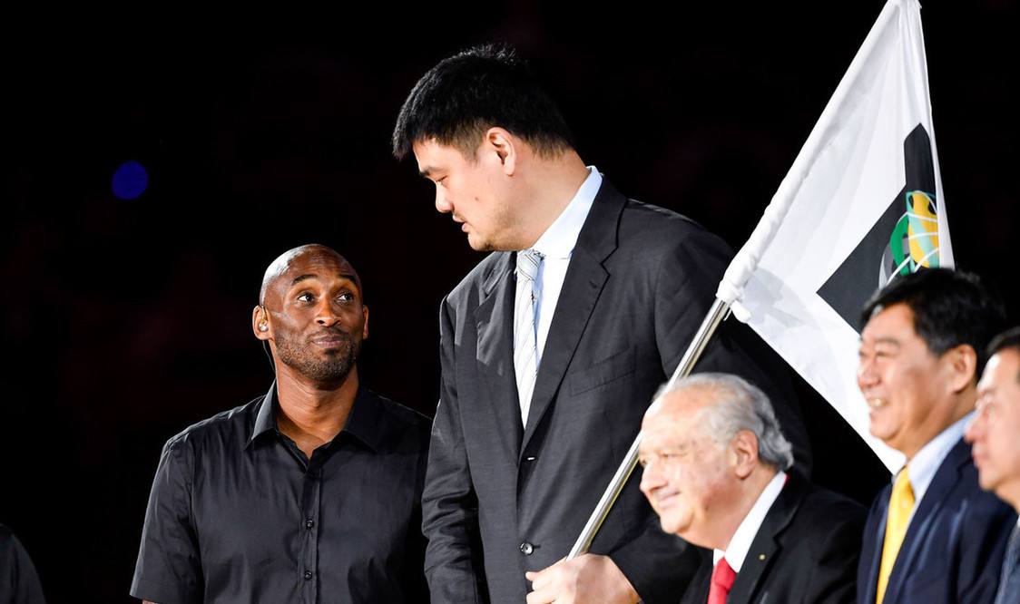 姚明 去nba 为什么受阻(当年面对湖人招募，姚明为何选择麦迪拒绝科比？禅师至今仍很迷惑)