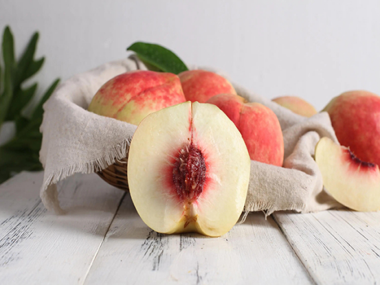桃子美味誘人，夏天吃多了對身體有益還是有害？ 一文便得知答案