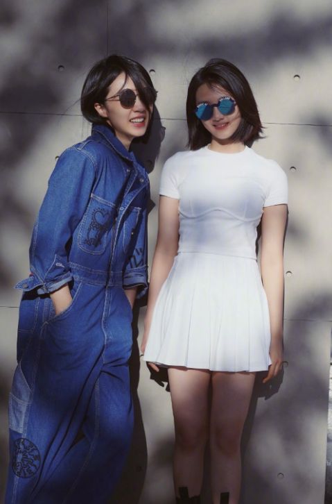 带着多妹和弟弟一起出行，黄多多彰显担当，幸福的三姐妹