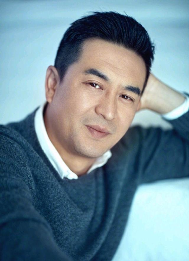 "关中汉子"张嘉译,二婚娶王海燕,40岁才得女,15年甘做妻管严