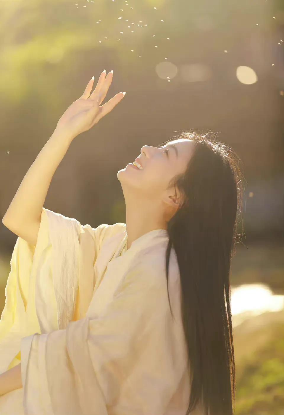 02年小花包上恩的古装造型，有一种别样的美，柔情似水，佳期如梦