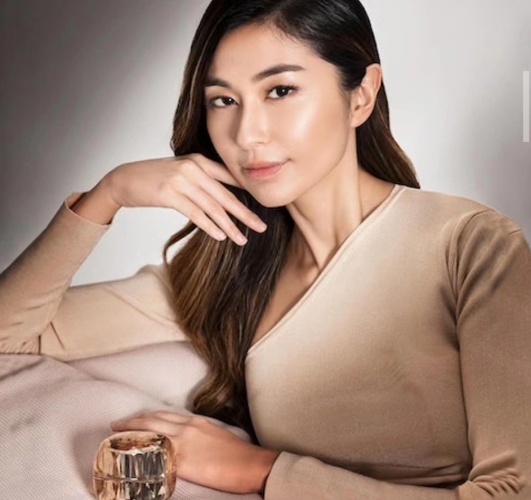 气质佳!tvb金牌绿叶现身爱女摄影展,学历高身材火辣却无意入行