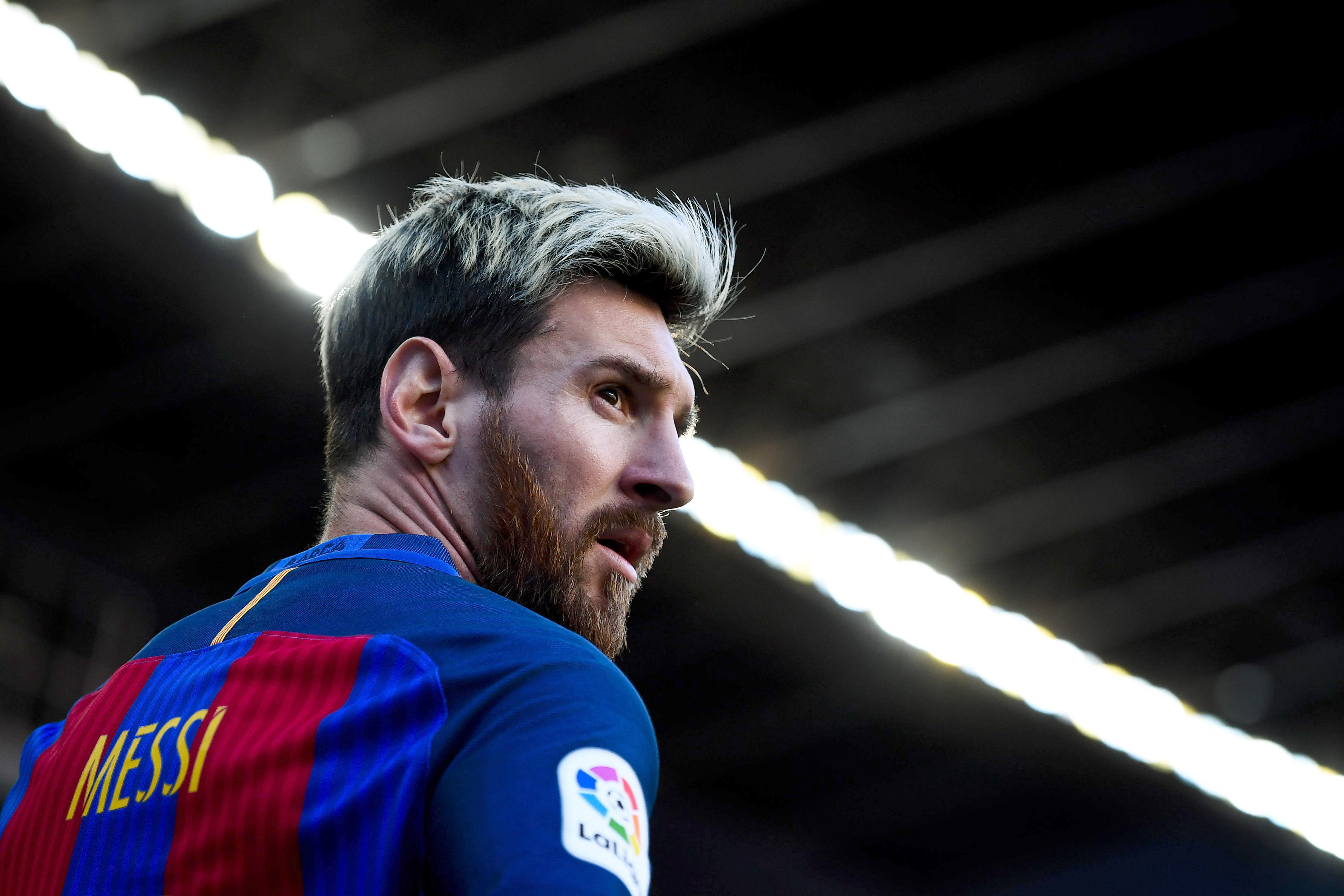 盘点梅西的传奇与失落(从侏儒患者到世界球王,天才少年逆天改命,梅西