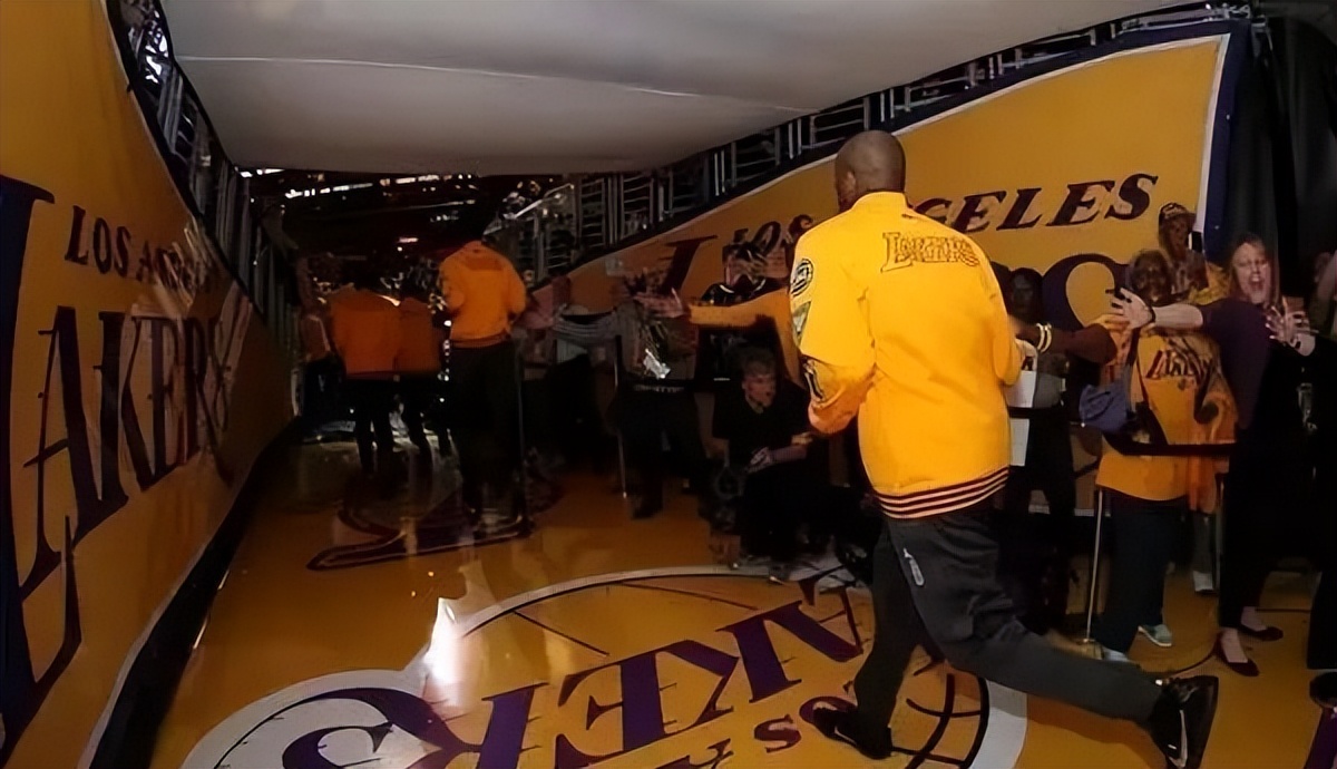 科比退役比赛回放（科比退役六周年，他和那场60分的表演，你还记得吗？）