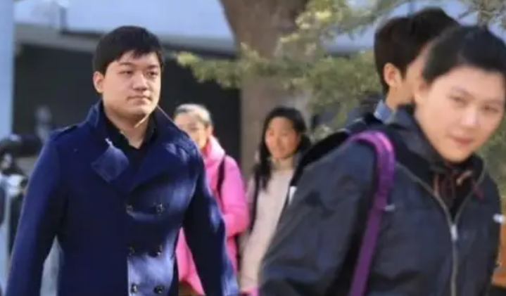 同样因《家有儿女》大火，杨紫张一山风生水起，而尤浩然去哪了？