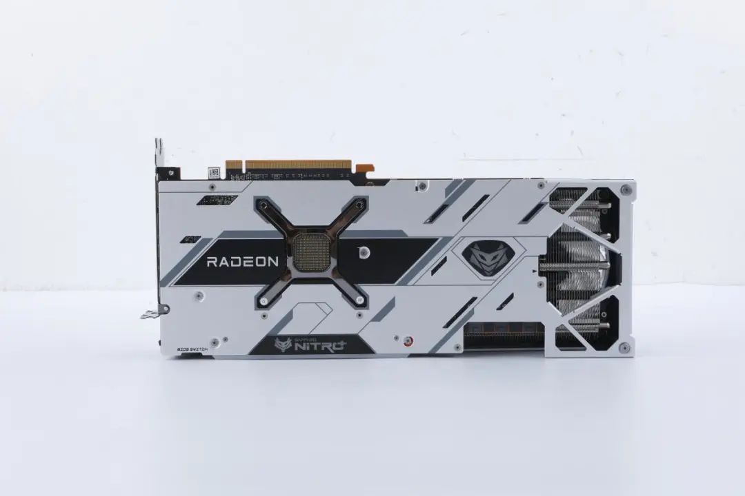 RX 6x50XT更新，超白金家族再添生力军，蓝宝石Radeon XR 6x50XT显卡品鉴测试