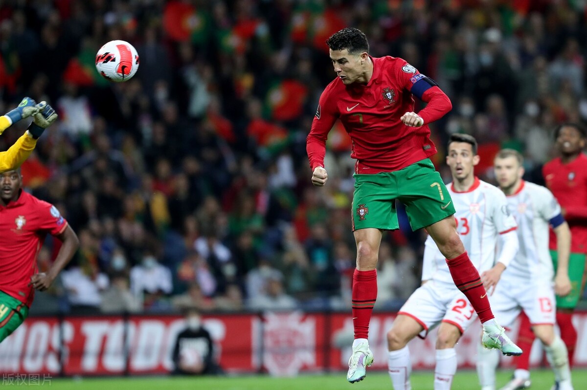 葡萄牙足球队合照(c罗助攻b费首开纪录率葡萄牙晋级!合影绝对c位!