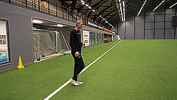 足球怎么踢得远且快（这三个错误使你跑得更慢）