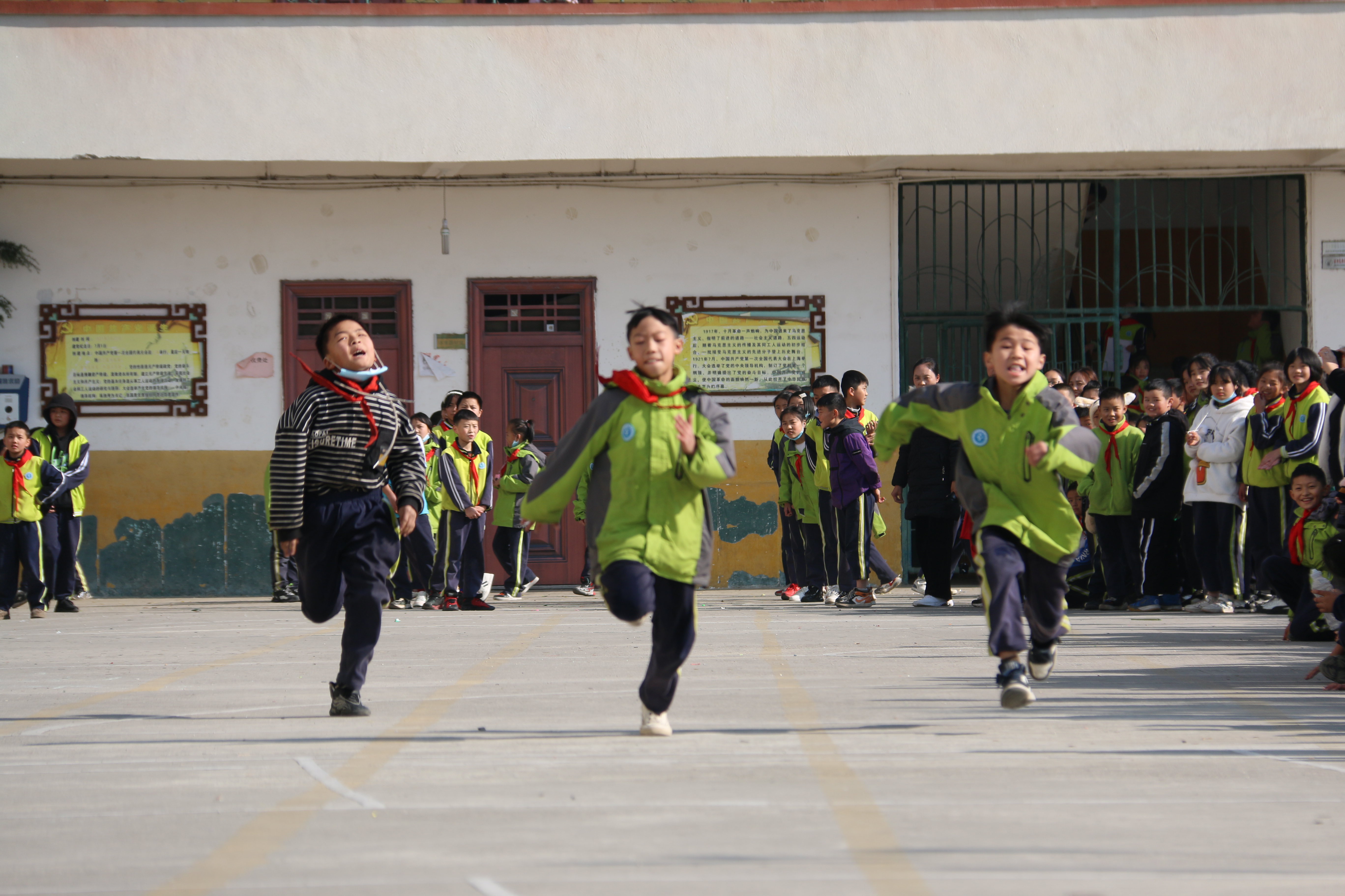 钟山区建业小学开展2021小学生冬季运动会(图1)