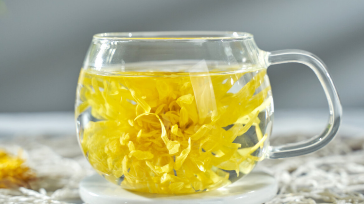 一提到菊花茶,产于开封的青驰菊就要提到嘴边了,它品质优异,花瓣紧厚