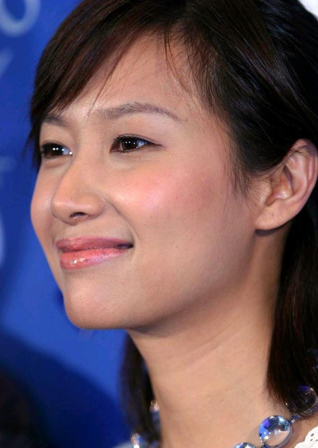 徐静蕾自嗨"以柔克刚",网友调侃:真乃"女中豪杰"!