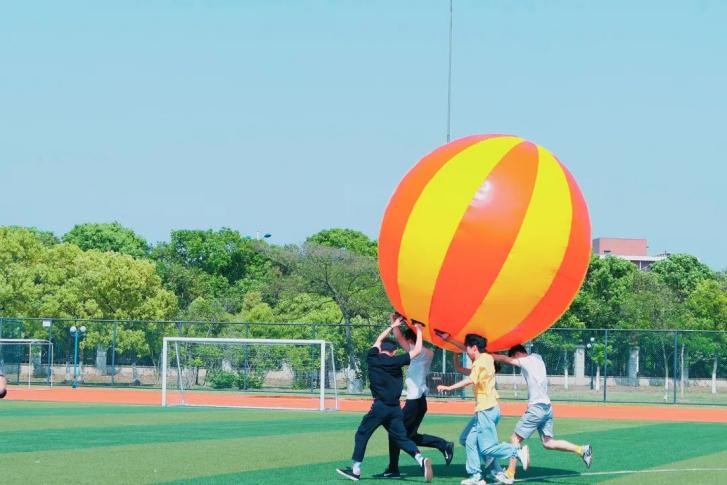 风“华”正茂，“理”想正好！这场双向奔赴，华东理工大学等你！