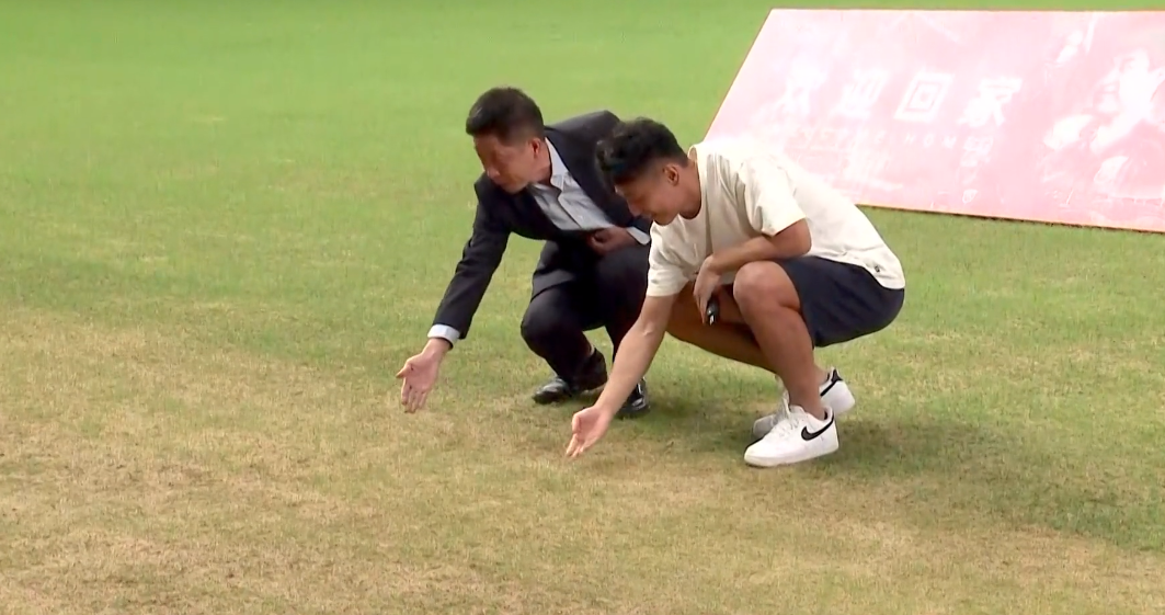 中国足球队7号武磊（武磊重获海港7号球衣！俱乐部董事长：欢迎他回家，带来更多进球）