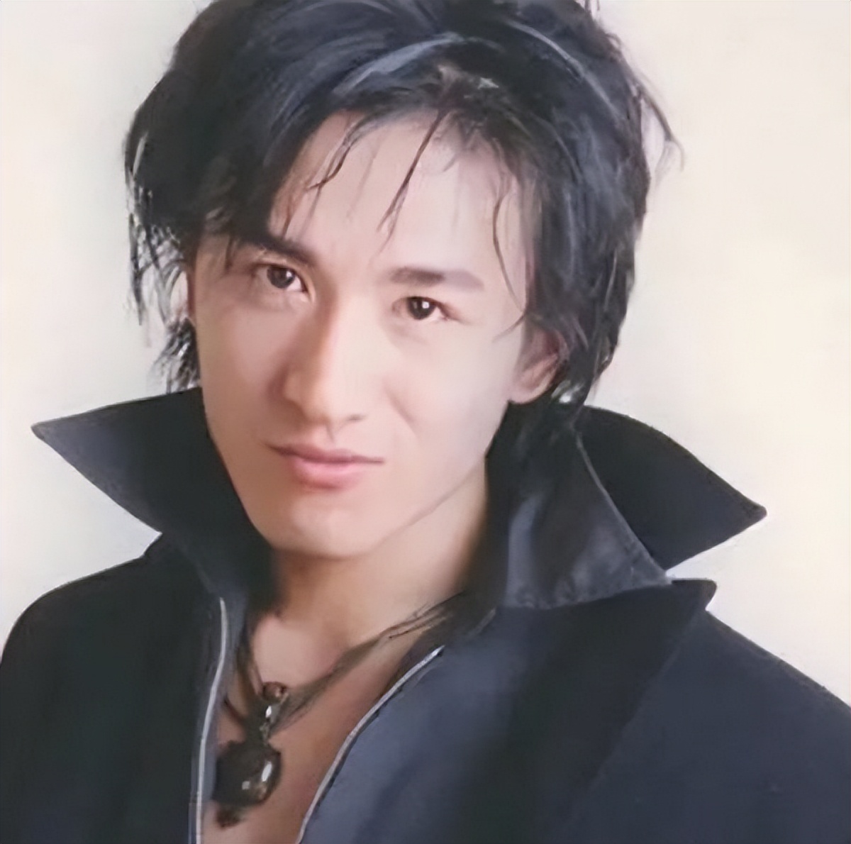 毛阿敏：40岁嫁百亿富商，43岁生二胎，58岁丈夫去世独自养2娃