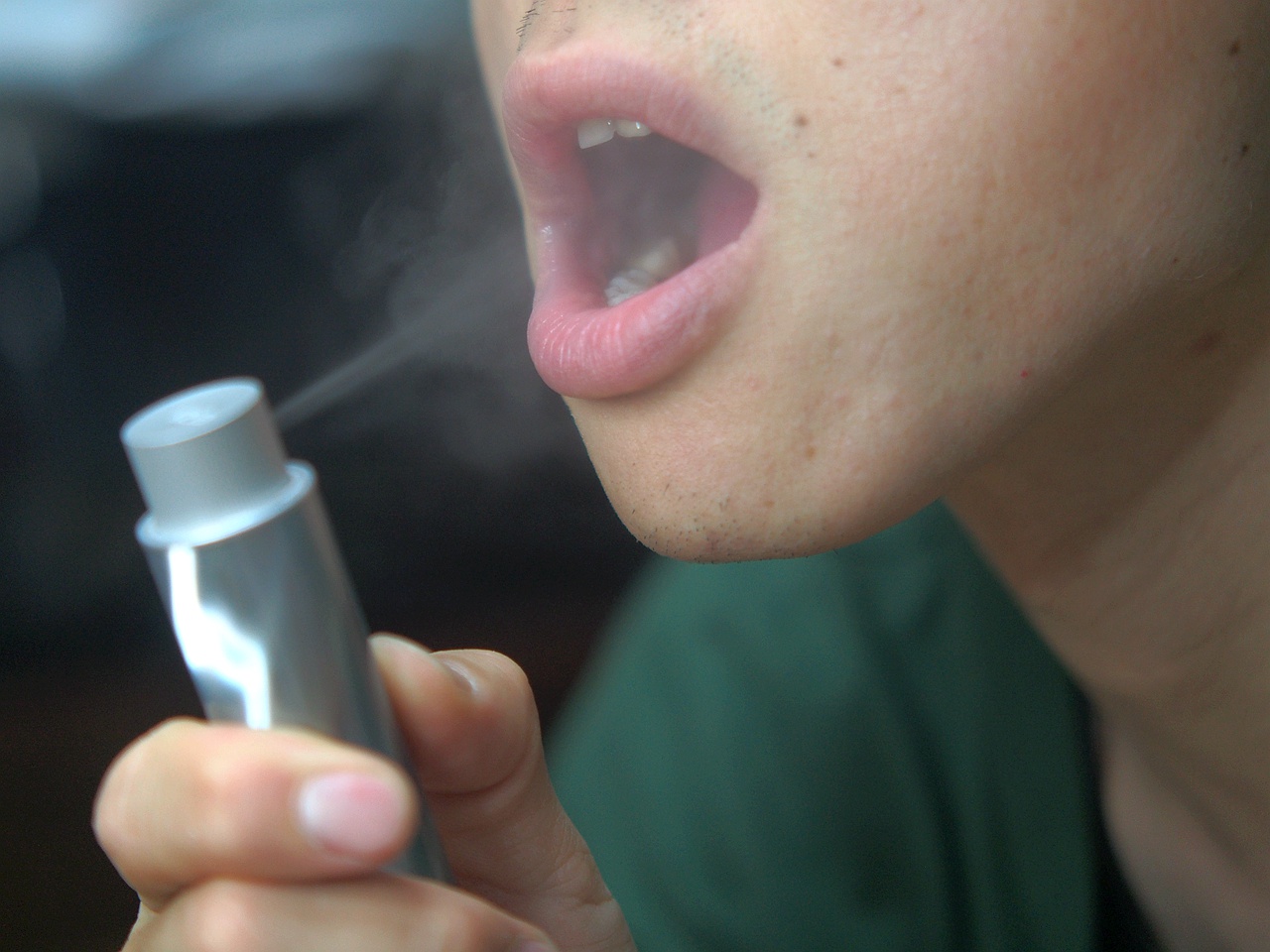 每天嗓子不舒服，这个智能电子小物件一秒解决