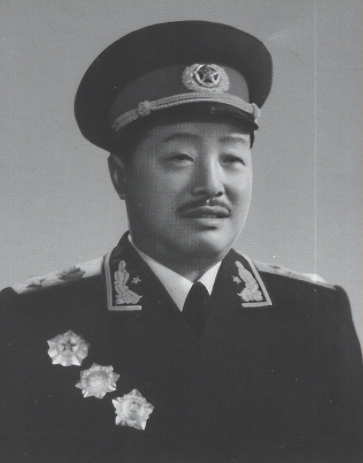 1988年邓公决定恢复军衔制，却下令：取消元帅和大将军衔！为啥？