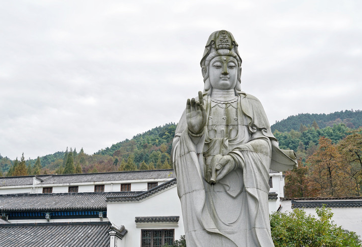 九华山肉身菩萨照片(这里供着地藏菩萨真身，是“肉身宝殿”，还被称东南第一山)