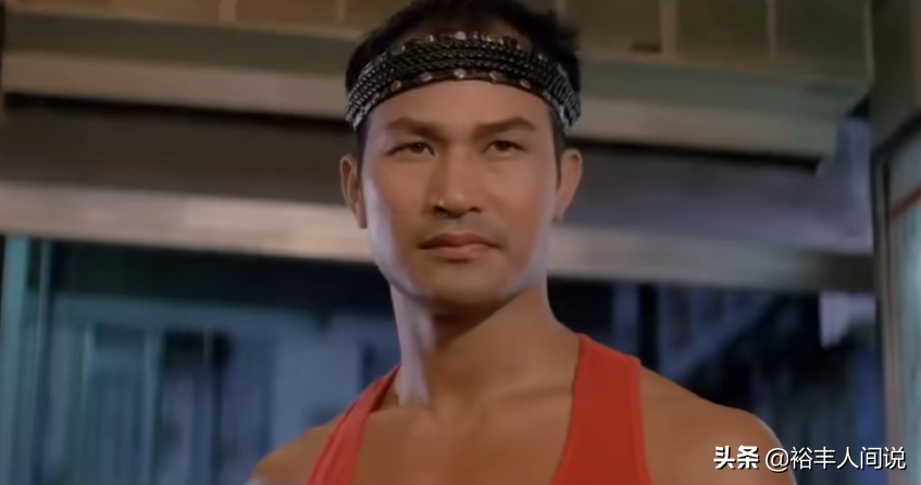 70岁武打巨星狄威罕露面！两鬓斑白仍显精神，曾一拳打断成龙鼻梁