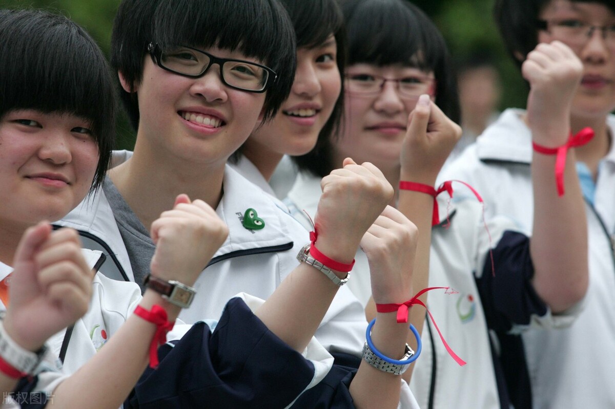 初三女生，老师建议上职高，职高的高考和普高高考一样吗？