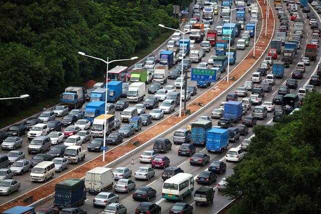 车主们有福了！2022年高速免费时间定了，车主：幸福来得太突然