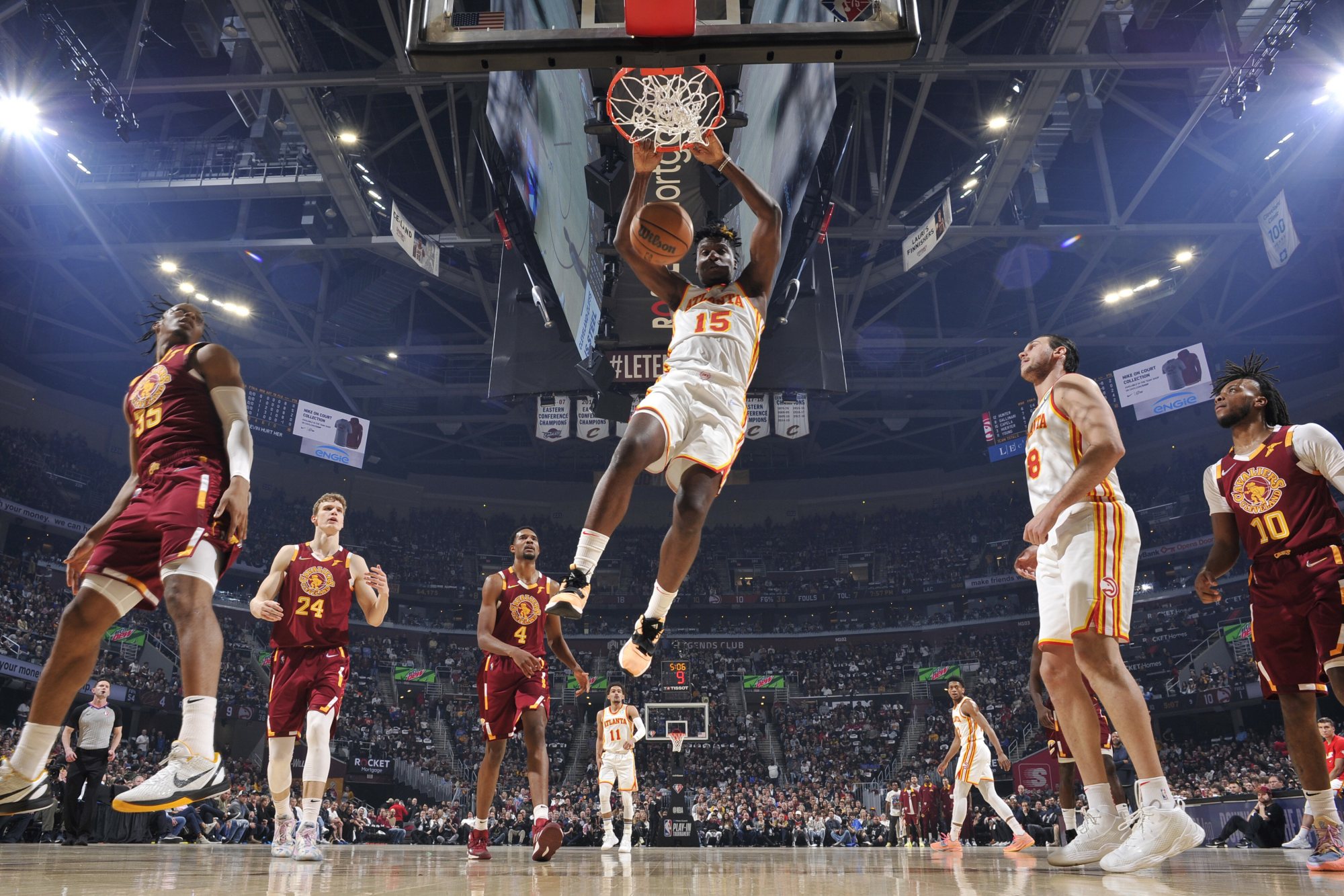 nba结束后还有哪些球(NBA季后赛全出炉，鹈鹕搭上末班车，瓦兰丘纳斯关键2分救主)