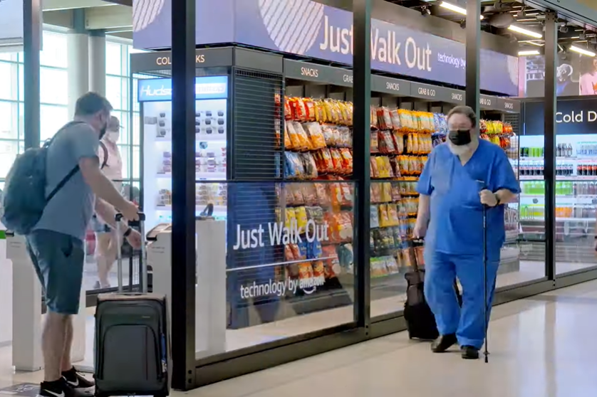 亚马逊服装“收割”线下零售