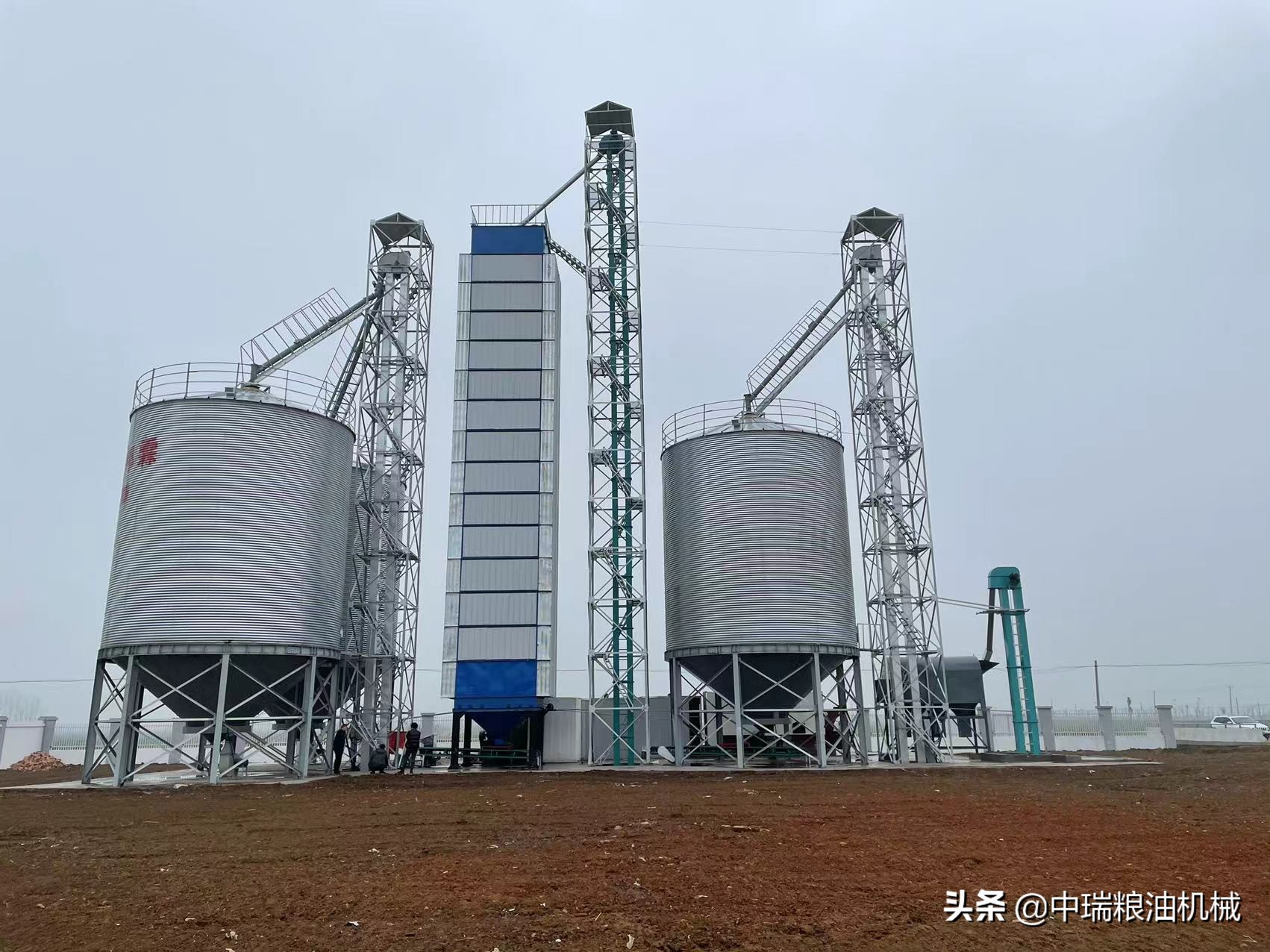 小型稻谷烘干機(jī)多少錢一臺(tái)？稻谷的烘干設(shè)備多少錢一臺(tái)？