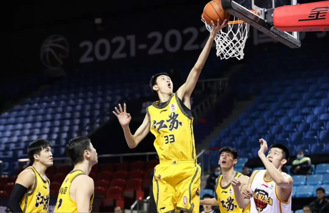 nba年輕中鋒排名（CBA6大00后中鋒，余嘉豪沖擊NBA，廣東隊兩人在內，誰能接班周琦）