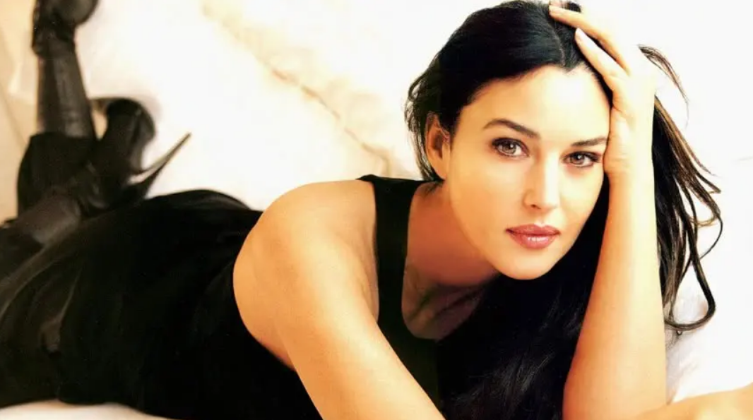 出生於1964年的莫妮卡·貝魯奇(monica bellucci)可以說是大器晚成的