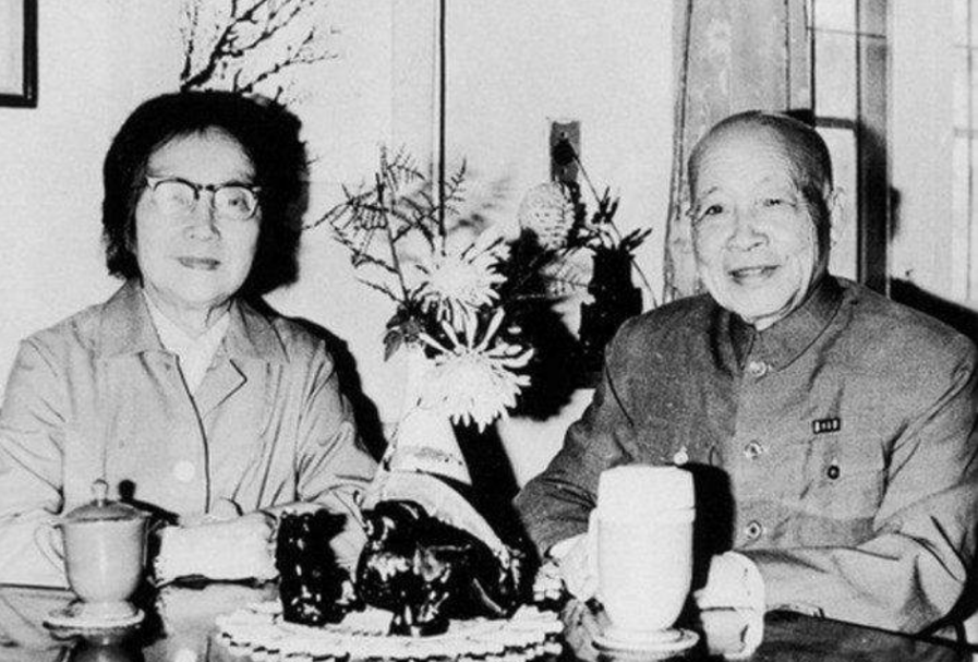 2003年，著名数学家苏步青在上海逝世，身上装着一张日本女士照片