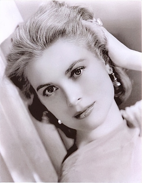 她是好莱坞的神话 | 欧洲最古老宫殿的王妃，格蕾丝传奇的一生