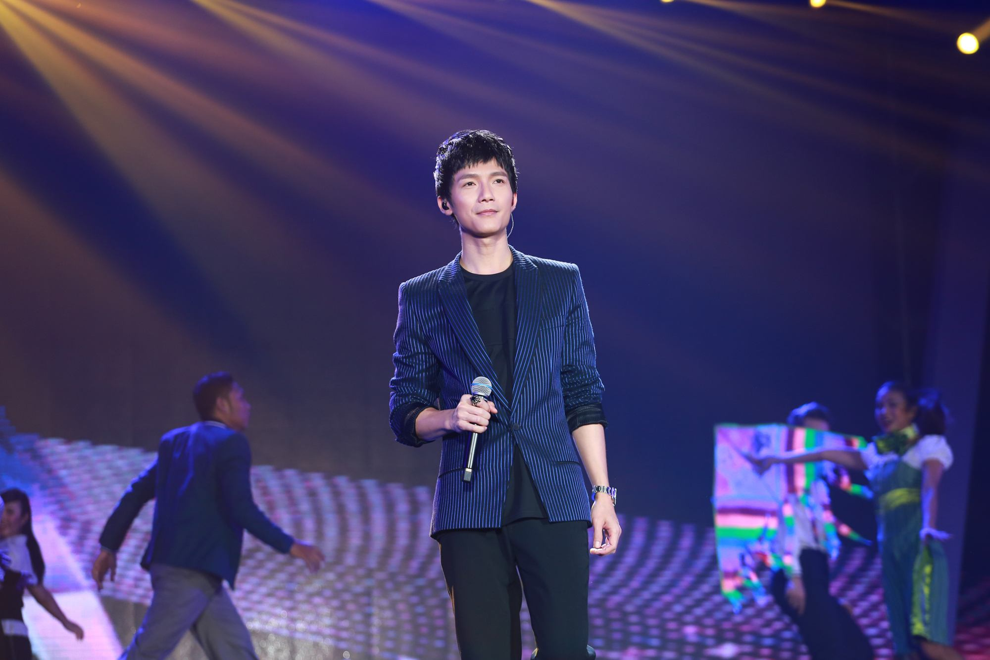 千万粉丝网红被曝忘恩负义，娱圈“农夫与蛇”的明星还有哪些？