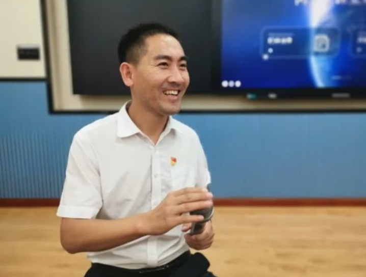 19岁背“疯母”千里求学，贵州第一孝子刘秀祥，后来成了副书记