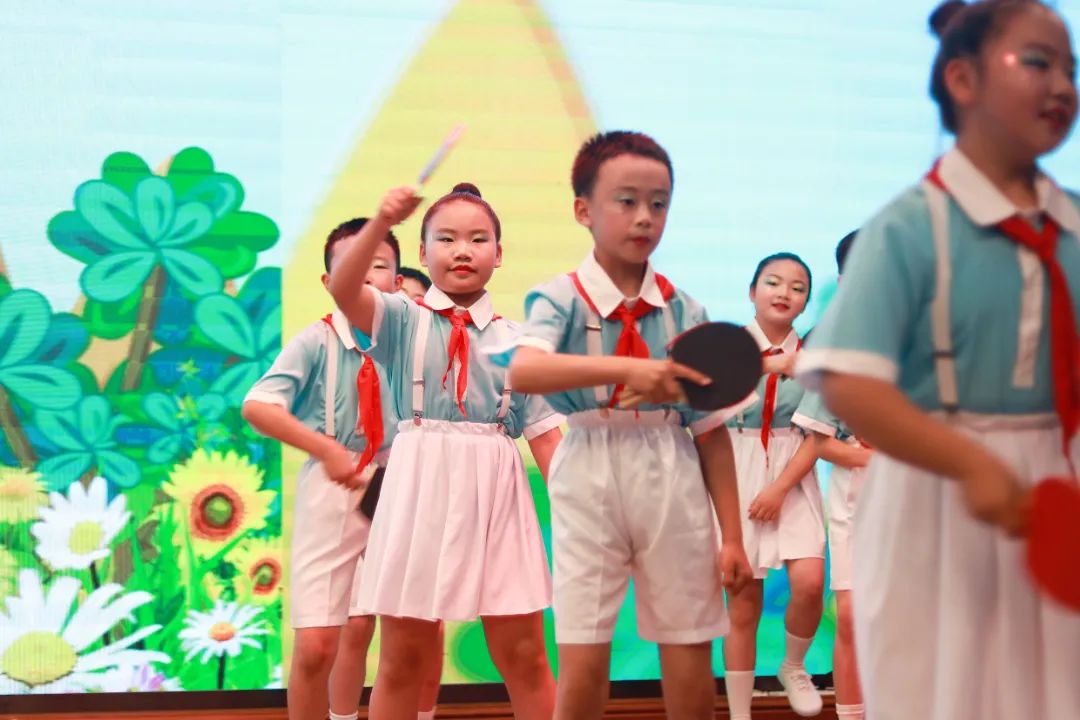 华阳实小举行“童星耀五月·艺术绽花开”群舞比赛（三四年级）