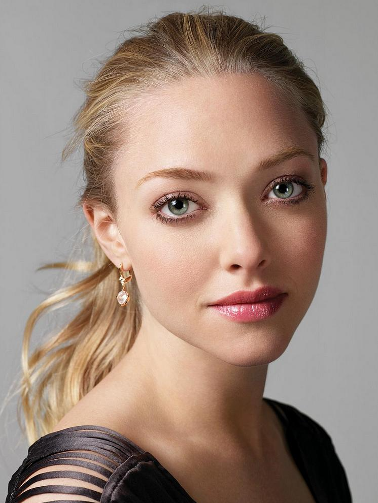 小红帽2011狼人是谁(好莱坞女星阿曼达·塞弗里德为艺术献身的几部