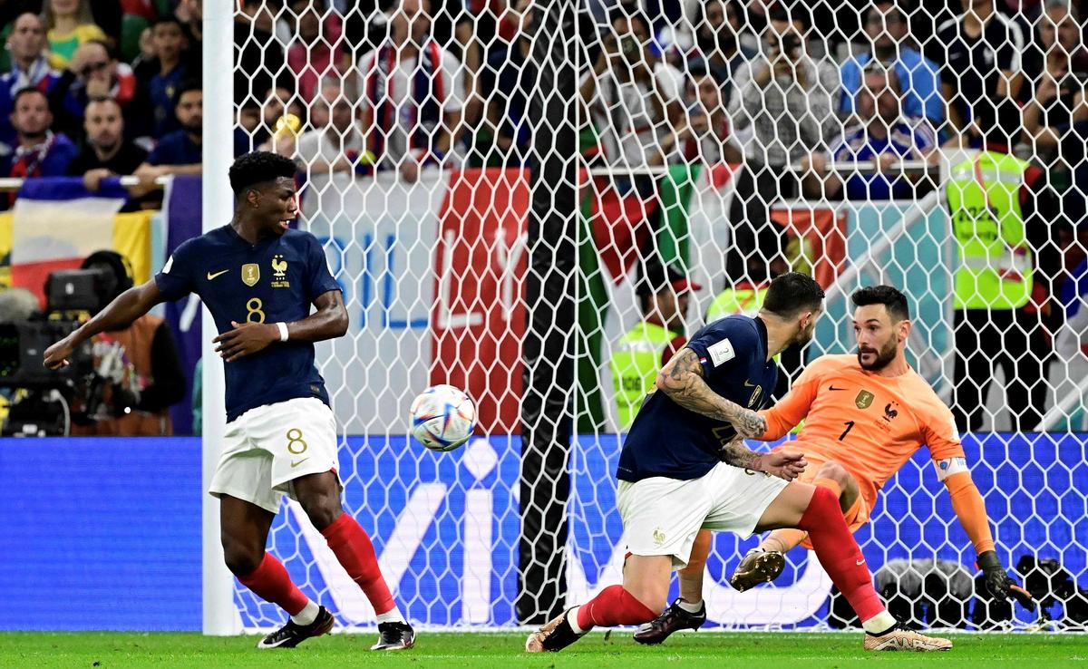 法国3-1淘汰波兰晋级！吉鲁低射破门，姆巴佩梅开二度破多项纪录